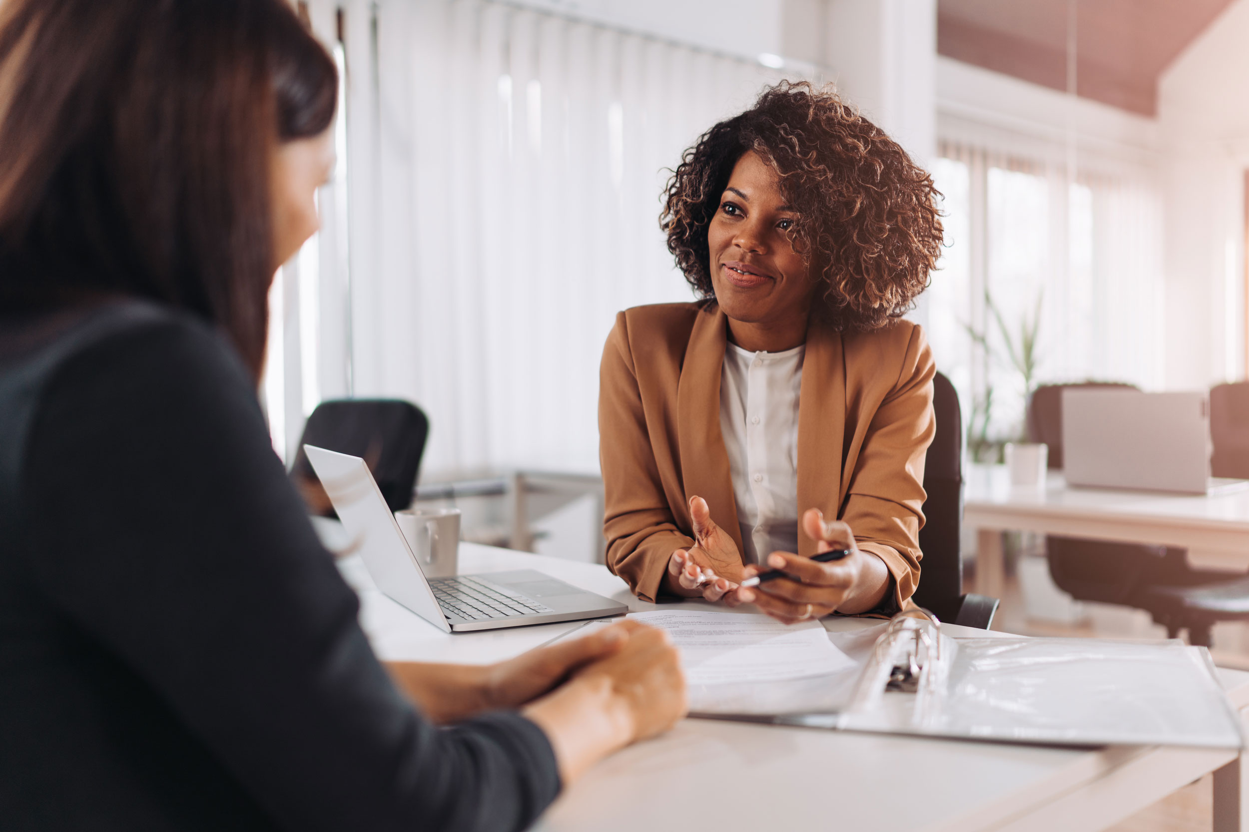 women-talking-about-devops-consulting